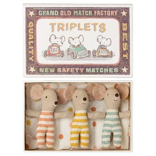 Maileg triplets in a cosy cardboard box, made form sustainable materials, for safe play.