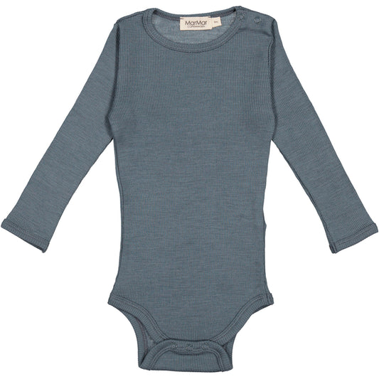 Stormy blue base body for boys Wool Pointelle 100% Merino Wool.Long sleevs and round neck with snappers for easy changing"Super wash wool" quality 100% Natural material and breathable quality Supports the body's natural temperature regulation.
