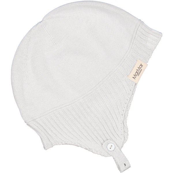 Morning dew Hat that goes down over the ears, with a strap under the chin that closes with a button in 2 lengths