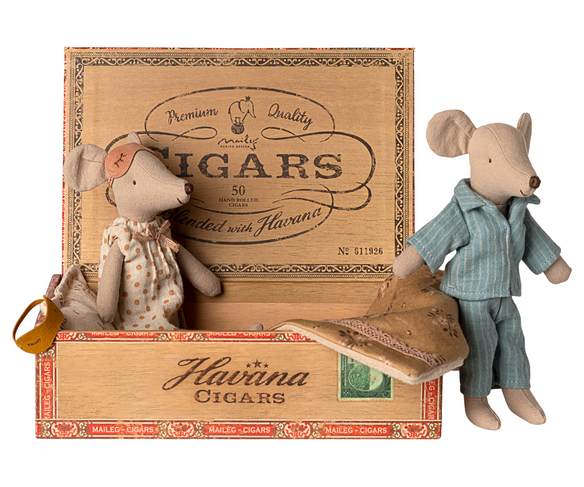 Mum & Dad mice in cigarbox