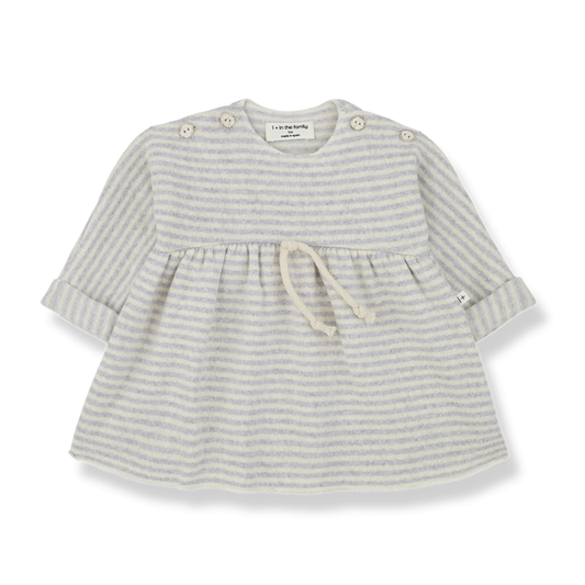 Long sleeve round kneck with button at the side. slightly gathered at the waist.Made from recycled cotton in Spain